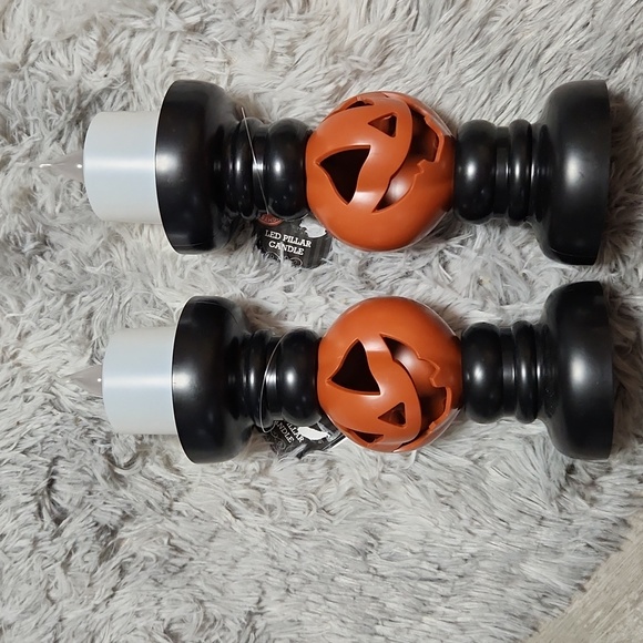 BNWT SET OF 2 HALLOWEEN PUMPKIN LED PILLAR CANDLES - Picture 1 of 5